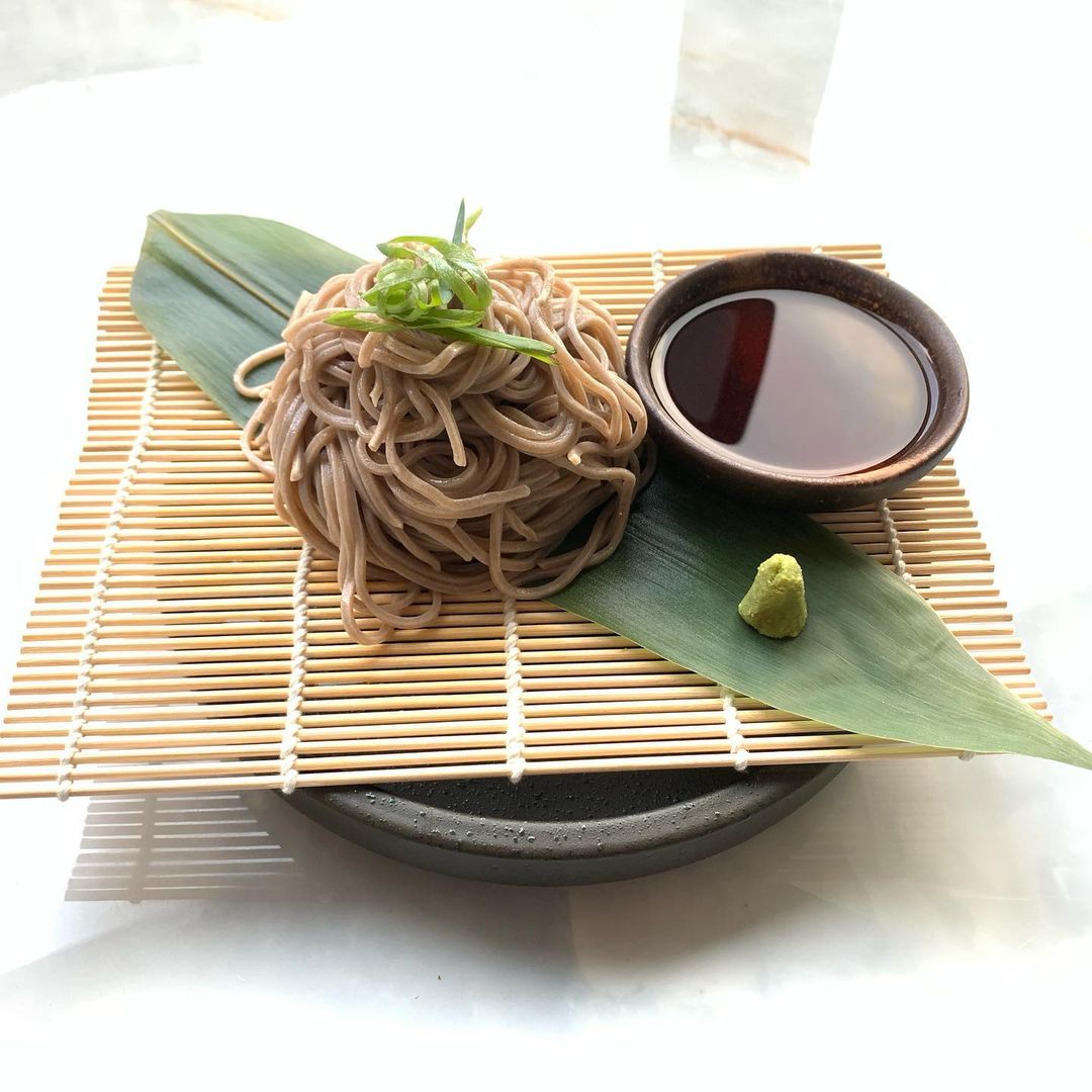 Noodle dush from Oba Leeds presented on a banana leaf and bowl