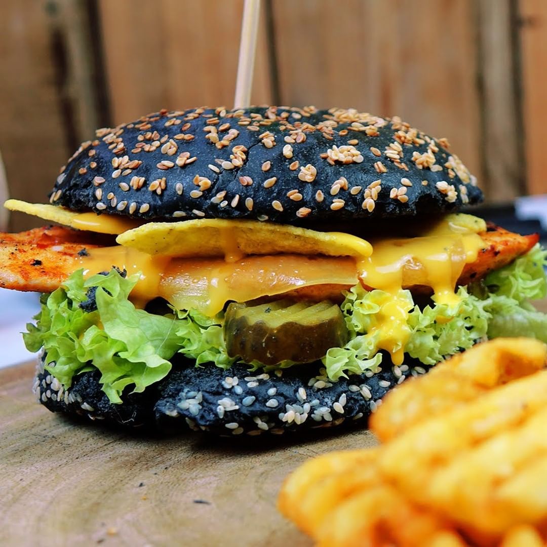 burger in black bun