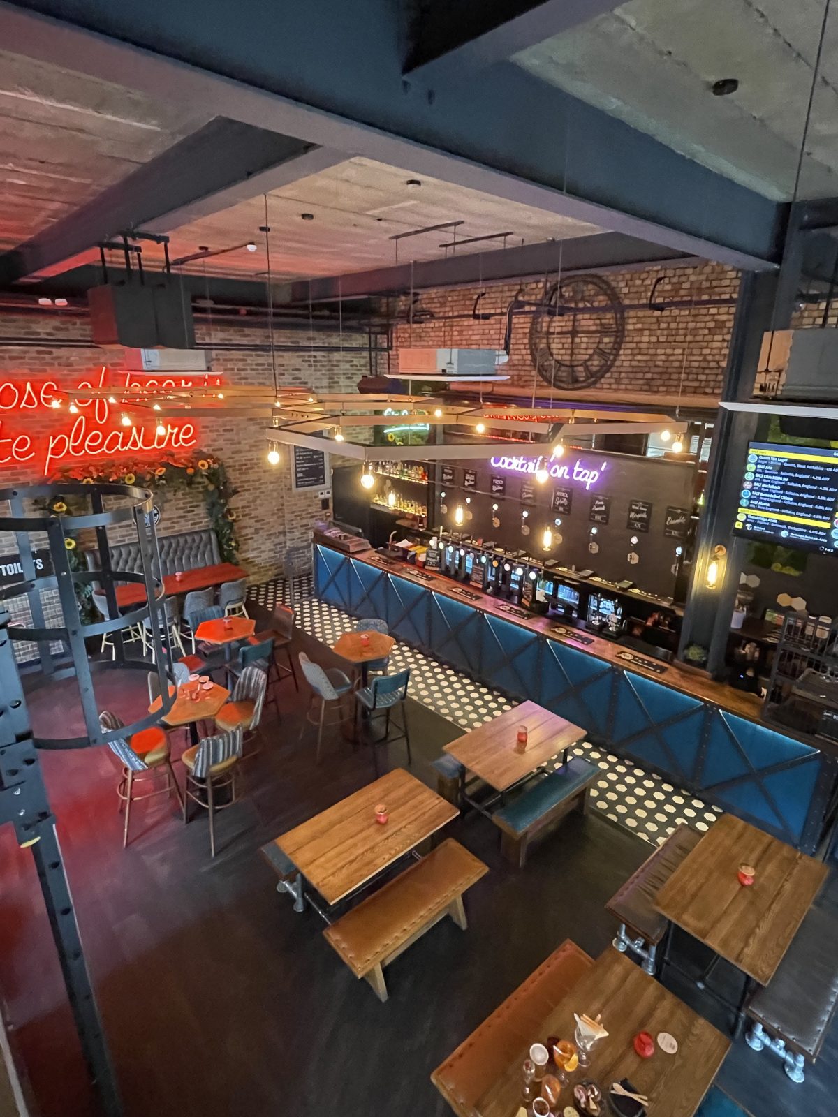 You can now book out this incredible Leeds bar with live DJs and ...