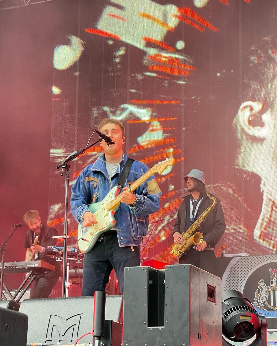 Sam Fender performing at Tramlines 2022.