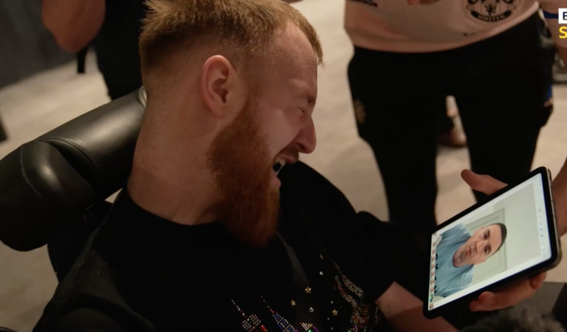 Soldier with MND meets Manchester United players and receives special message from Kevin Sinfield