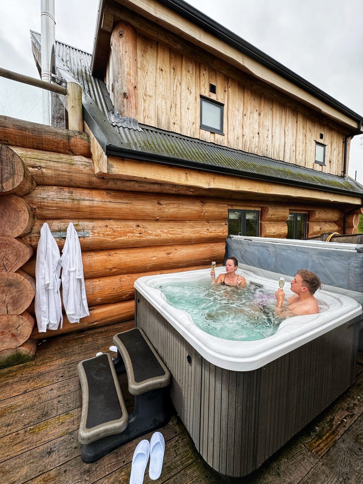 Hot tubs are included in all the cabins at Olicana Park