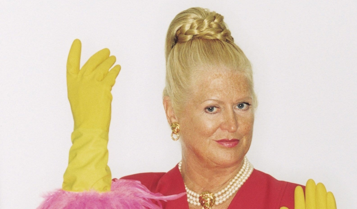 Kim Woodburn dead at 83