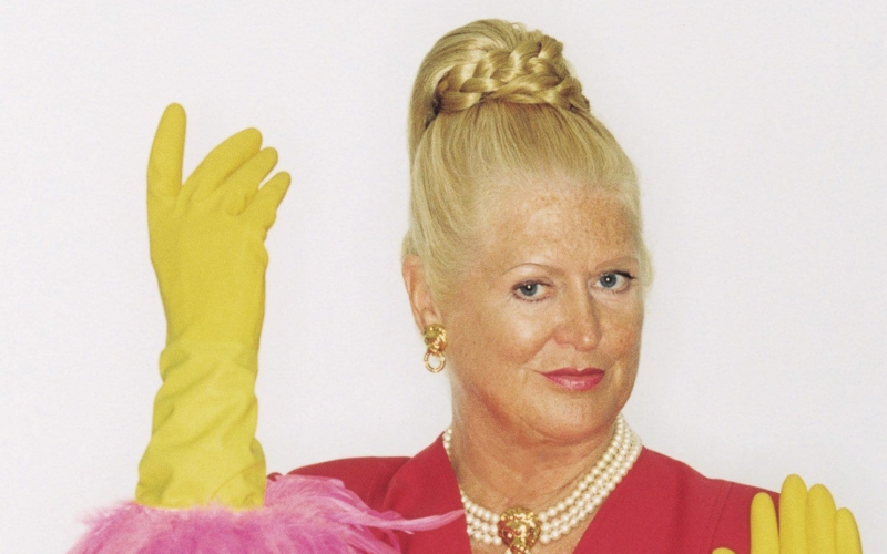 Kim Woodburn dead at 83