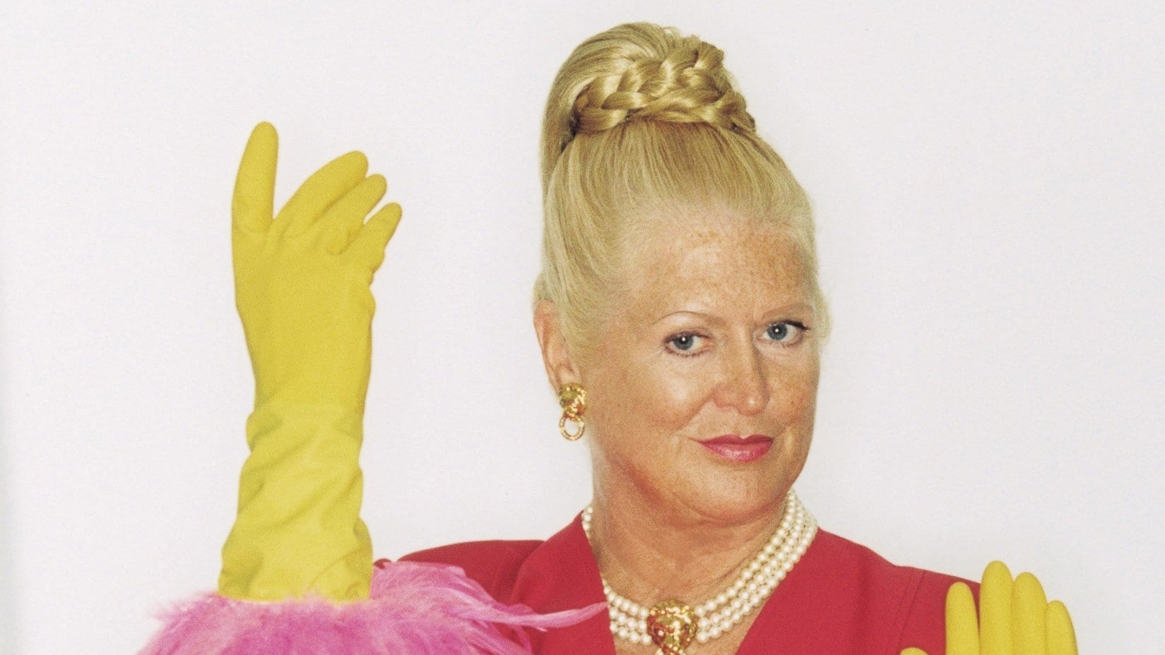 Kim Woodburn dead at 83