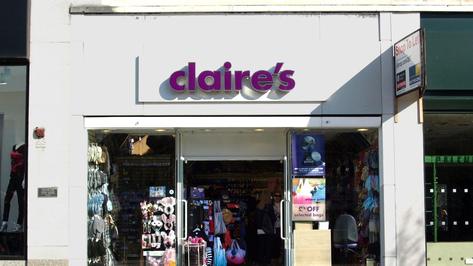 Claire's shutting down permanently